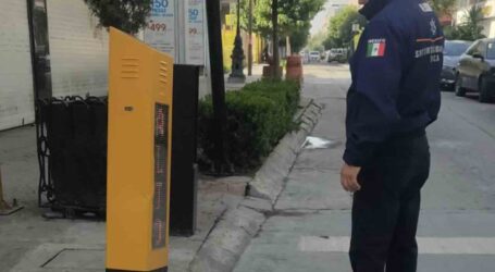 DAÑAN SEÑALÉTICA LUMÍNICA DEL PASO PEATONAL EN AVENIDA HIDALGO