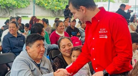 Elías Rescala entregó diversos apoyos en la comunidad de Santiago Occipaco