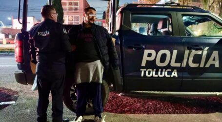 Lo detienen por causar destrozos en el panteón Santa Julia de Toluca