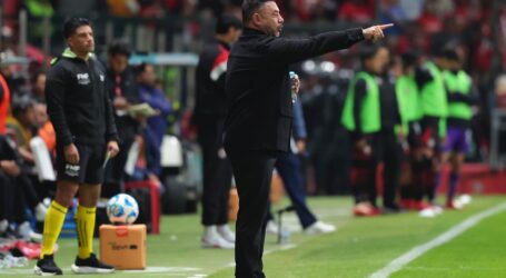 AL CONFIRMAR QUE SE QUEDA, EL TURCO DICE QUE EL EQUIPO MANTIENE FORMAS