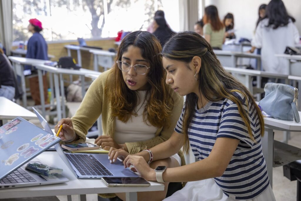 Para cursar el semestre 2026 A, hoy regresan a las aulas casi 85 mil ...