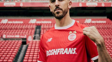 JERSEY EDICIÓN ESPECIAL DEL TOLUCA  CON ROJO INTENSO Y DOS CORONAS