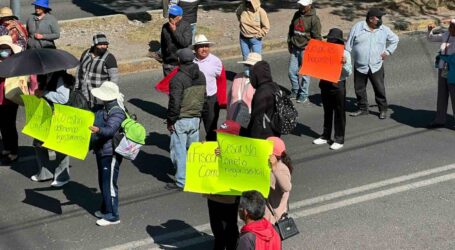 VECINOS DE AUTOPAN PROTESTAN POR LA DETENCION DE EX PRESIDENTE DE AGUA