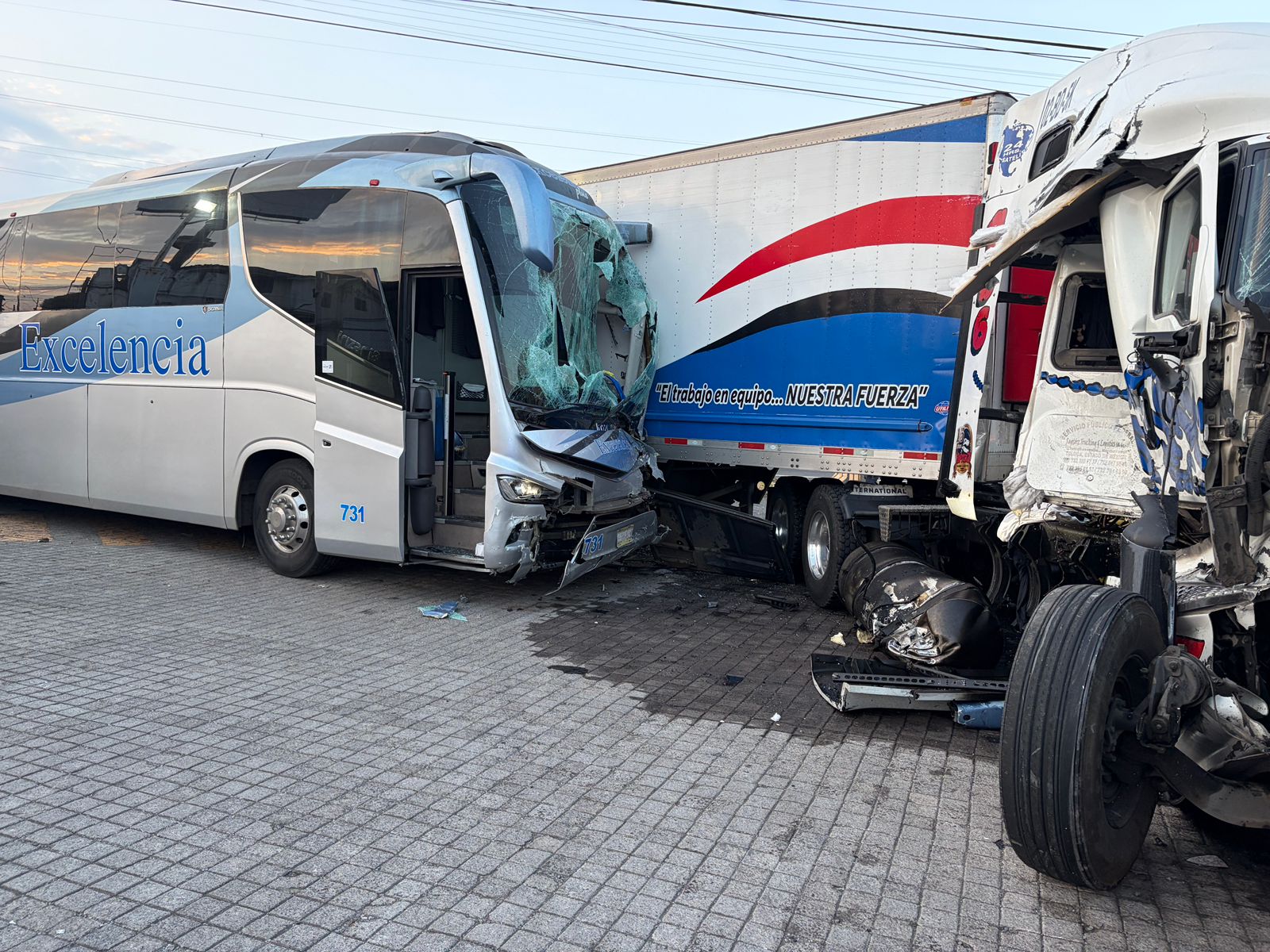 2 LESIONADOS EN CHOQUE DE TRÁILER Y AUTOBÚS EN LA MÉXICO-TOLUCA – Poder ...
