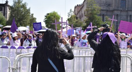 SER PERIODISTA MUJER ENTRE ACOSO, TECHO DE CRISTAL Y MENOR SALARIO