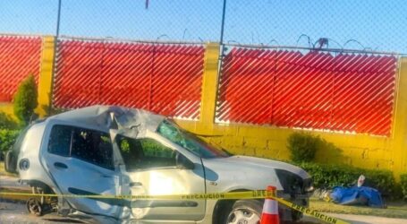 CHOCAN DOS VEHÍCULOS Y MUERE UNA MUJER, EN LA TOLUCA-TENANGO DEL VALLE