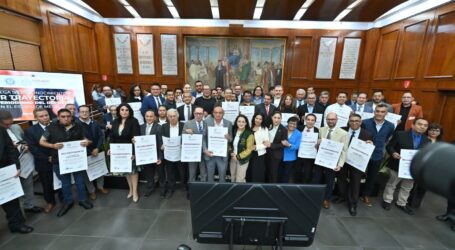 Reconoce Martha Camacho la trayectoria de 46 periodistas deportivos