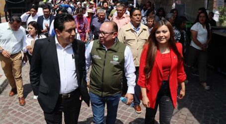 +Manuel Vilchis en entredicho por una casa millonaria a cambio de permisos de construcción; Gentrificación en Zinacantepec: las patrullas vigilan propiedades del alcalde, pero no a la ciudadanía en cuanto a seguridad