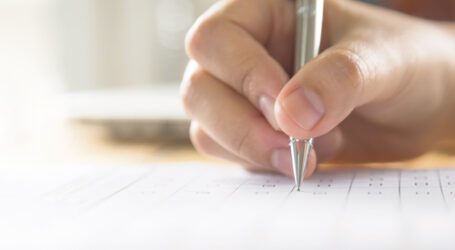 + Una Cuarta Parte de Adultos del País, No Sabe Leer Ni Escribir
