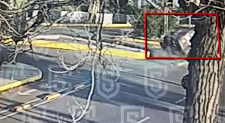 ALGUIEN SE PASÓ EL SEMÁFORO; CHOQUE EN LA MAQUINITA ENTRE AUTO Y CAMIONETA