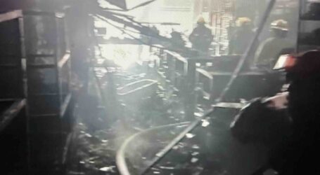 5 HORAS TARDARON EN SOFOCAR EL FUEGO EN UNA FERRETERÍA Y ZAPATERÍA DE LA TERMINAL