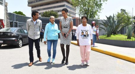 PLANTÓN DE UN COLECTIVO Y DIPUTADOS ANTE FISCALÍA, POR LEY DE AMNISTÍA