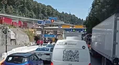 Agricultores y transportistas tomaron la caseta México-Toluca y dieron paso libre a vehículos