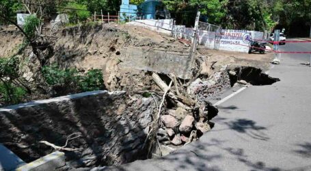 Inician reparación urgente de la carretera Valle de Bravo-Santo Tomás de los Plátanos afectada por lluvia