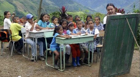 + Riesgo de una Educación Con Desigualdad, Exclusión y Abandono