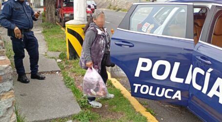 Detienen a mujer por tirar basura en la vía pública en Toluca