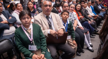 ¡Cumple Ricardo Moreno y rifa 10 techumbres a escuelas!