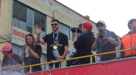 GRAN AMBIENTE EN EL RECORRIDO DEL CAMPEÓN