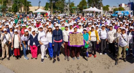 Reúne Rocío Pegueros a más de 280 adultos mayores en caminata por la salud