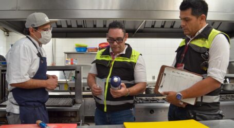 Capacitan a 16 mil manejadores de alimentos para proteger la salud de la población