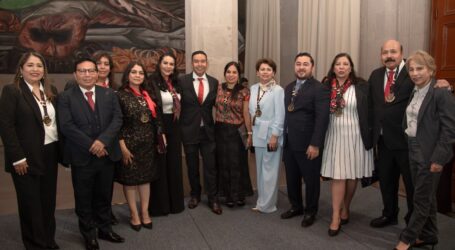 RECIBE DRA. ARLEN SIU JAIME MERLOS PRESEA AL MÉRITO PROFESIONAL EN LA SCJN