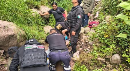 RESCATAN UN LESIONADO EN LA SIERRA DE GUADALUPE, EN COACALCO