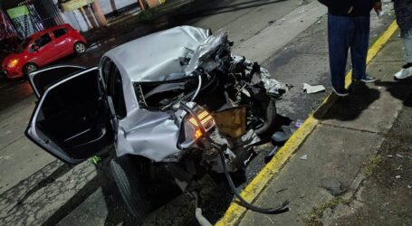 TRÁILER DESTROZÓ UN AUTO, SE FUGÓ; UN CICLISTA AYUDÓ A LA VÍCTIMA Y LE ROBARON SU BICI