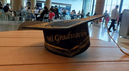 El cierre de un ciclo escolar, origina regalos, Claxonazos, faltas al trabajo y consumismo