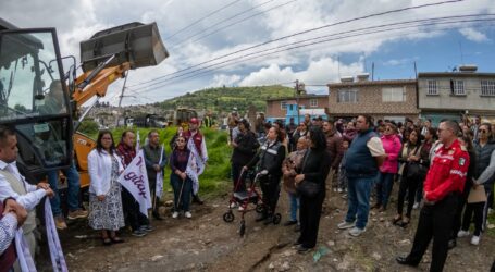 Inician la pavimentación en El  Refugio, Santiago Tlacotepec