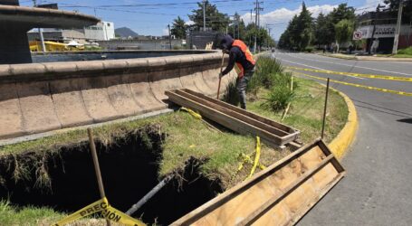 Atienden colapso en bóveda de colector pluvial en Calzada del Pacífico