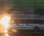 Se incendió un autobús frente a Chedraui en Gpe Victoria, Metepec