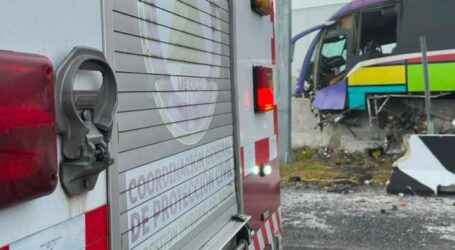 Atiende Gobierno accidente de transporte de pasajeros en Atlacomulco