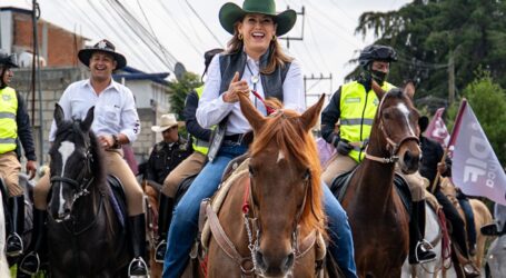 Suma Rocío Pegueros esfuerzos por personas con discapacidad en la «Cabalgata con Causa 2026»
