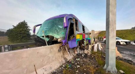33 Lesionados al impactarse un autobús En el Trébol del Arco Norte, Atlacomulco