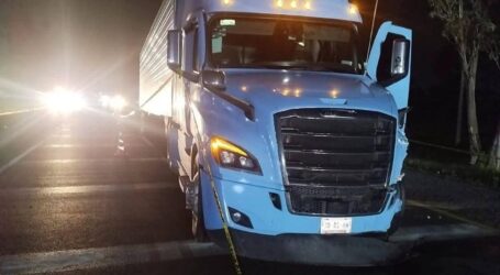 Motociclista atropellado y muerto por pesado tráiler en la Toluca-Atlacomulco