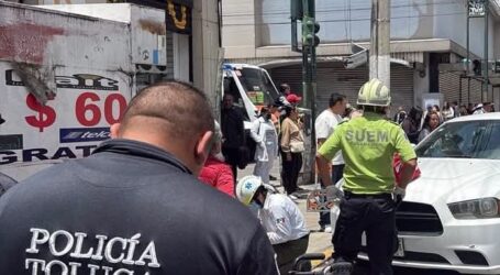 SE PASÓ LA LUZ ROJA Y ATROPELLÓ A 3 PERSONAS EN RAYÓN E INDEPENDENCIA