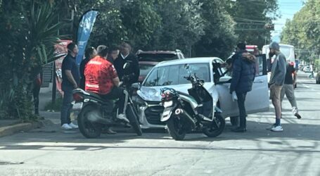 CHOQUE DE AUTO Y AUTOBÚS URBANO EN JUÁREZ Y RAFAEL M. HIDALGO