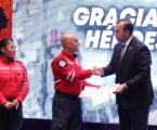 Reconocen a Bomberos de Toluca e instancias aliadas luego de sofocar incendio en bodega