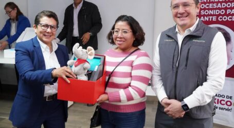 Entregan equipos que mejoran la audición  de 20 pacientes con implante coclear