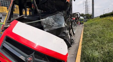Cierran Las Torres-Zinacantepec por un Accidente; 12 lesionados, chofer prensado