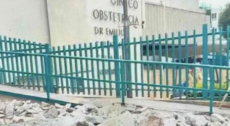 ¡NO QUE NO! RETIRAN PISO DE LA CLÍNICA DEL IMSS POR HUNDIMIENTO, EN JOSEFA ORTIZ