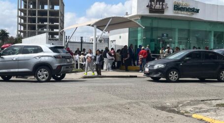 CALVARIO DE CIENTOS DE PERSONAS EN POS DE LA “LIMOSNA” BIMESTRAL