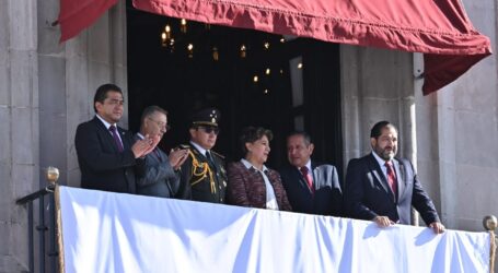 Presencian congresistas mexiquenses desfile por el 216 aniversario de la Independencia