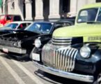 Exhibición de vehículos antiguos Y bien cuidados, frente a Palacio