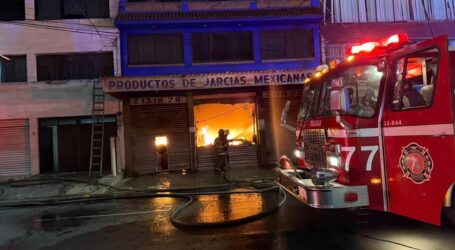 Espectacular incendio en Morelos Casi esquina con Rayón