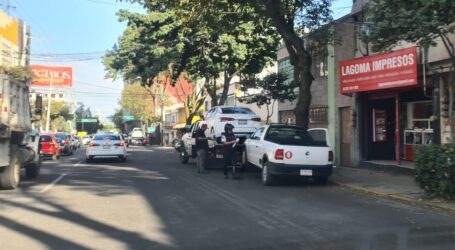 GRÚAS CARGANDO CON TODO PARA DESPEJAR LA AVENIDA MORELOS