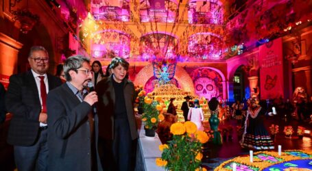 Inaugura Delfina Gómez Ofrenda Monumental de Día de Muertos en Palacio de Gobierno