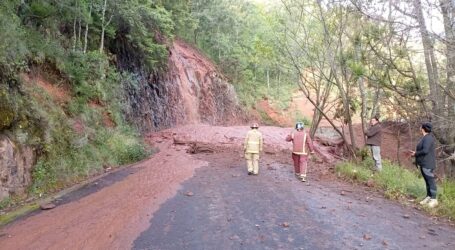 Por deslizamiento, cierran la carretera Entre Tierra Blanca y San Antonio
