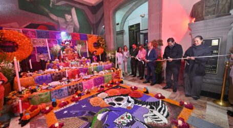 naugura el Congreso ofrenda de ‘Día de Muertos’ y exposición de cráneos monumentales