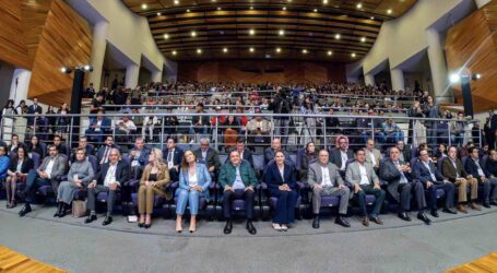 Patricia Armendáriz comparte experiencia con emprendedores de Toluca